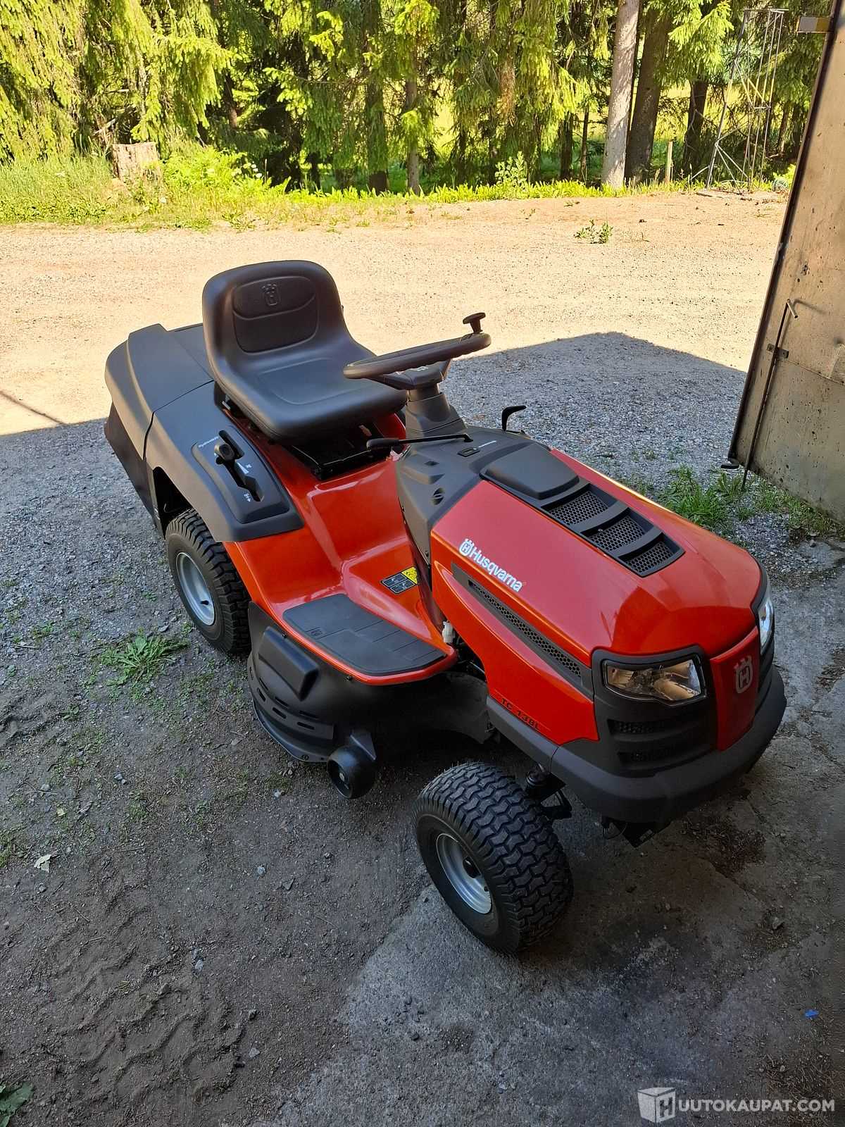 husqvarna p&auml;&auml;lt&auml;ajettavan leikkurin k&auml;ytt&ouml;ohje