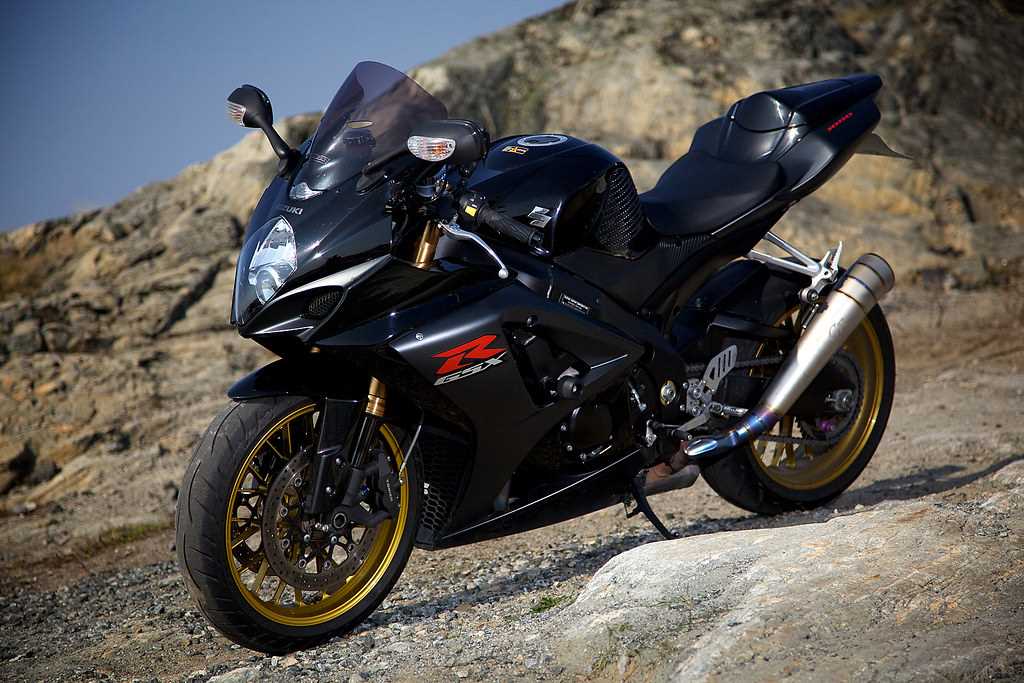suzuki gsx r k7 k&auml;ytt&ouml;ohje suomi