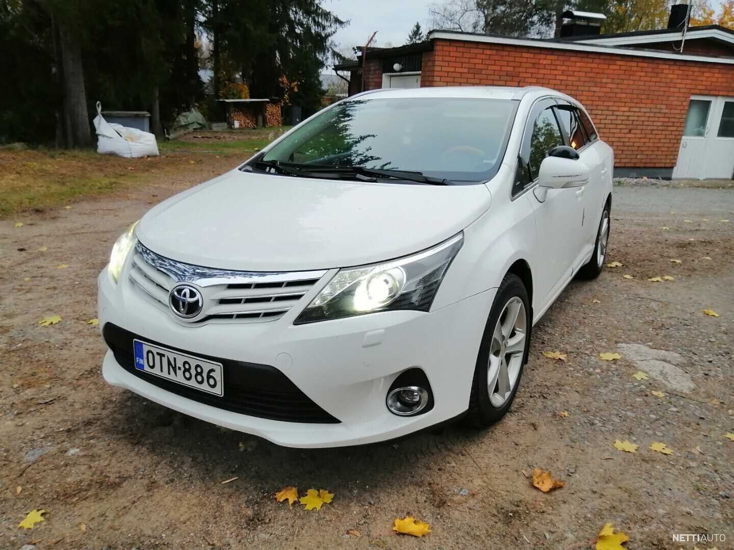 toyota avensis valot k&auml;ytt&ouml;ohje