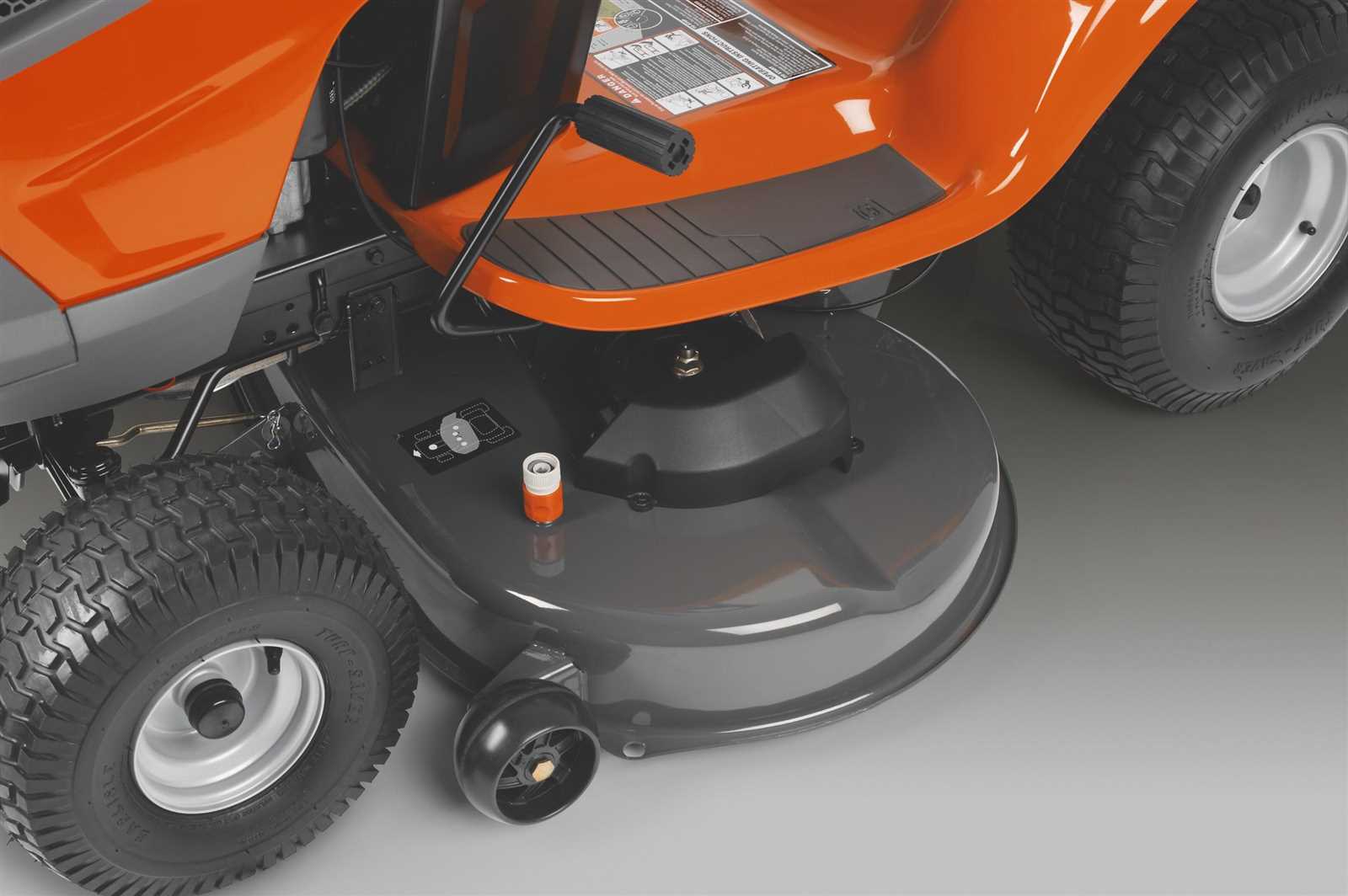 husqvarna p&auml;&auml;lt&auml;ajettavan leikkuter&auml;n k&auml;ytt&ouml;ohje