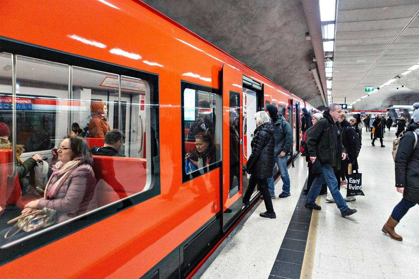 matkakortin k&auml;ytt&ouml;ohjet metro ja raitiovaunu