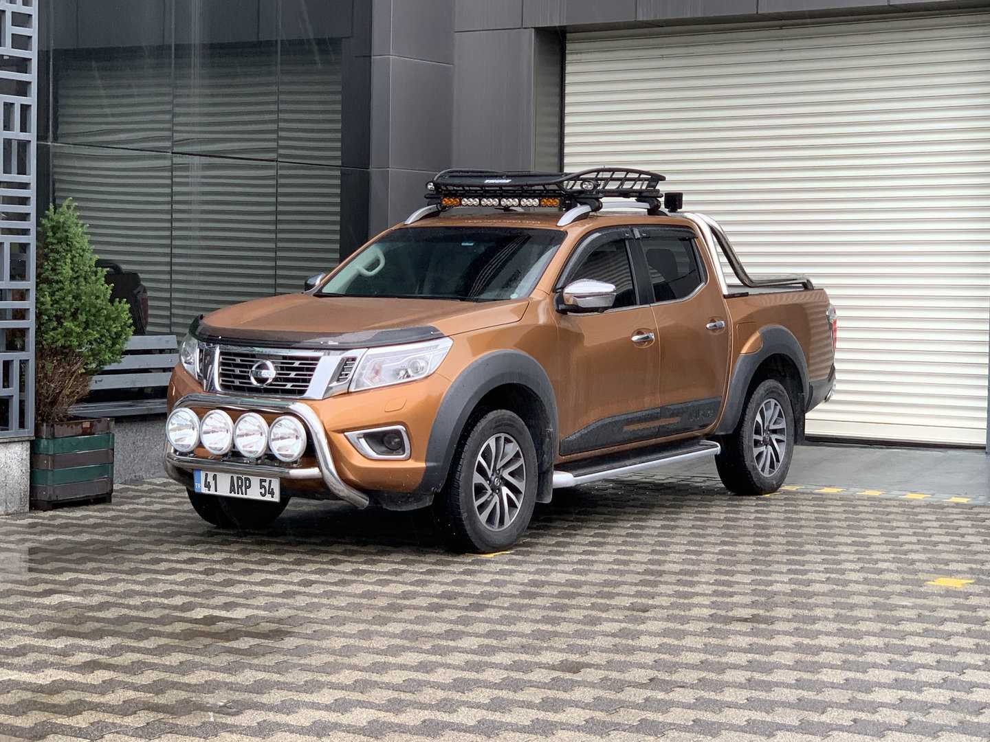 nissan navara k&auml;ytt&ouml;ohje kirja