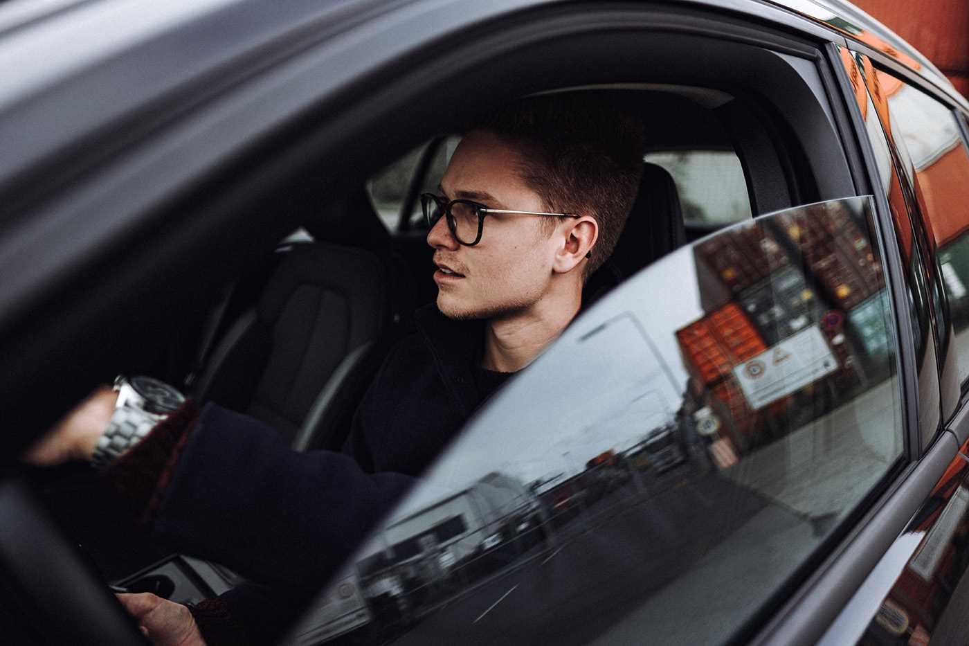 pit&auml;&auml;k&ouml; myydyss&auml; autossa olla k&auml;ytt&ouml;ohje