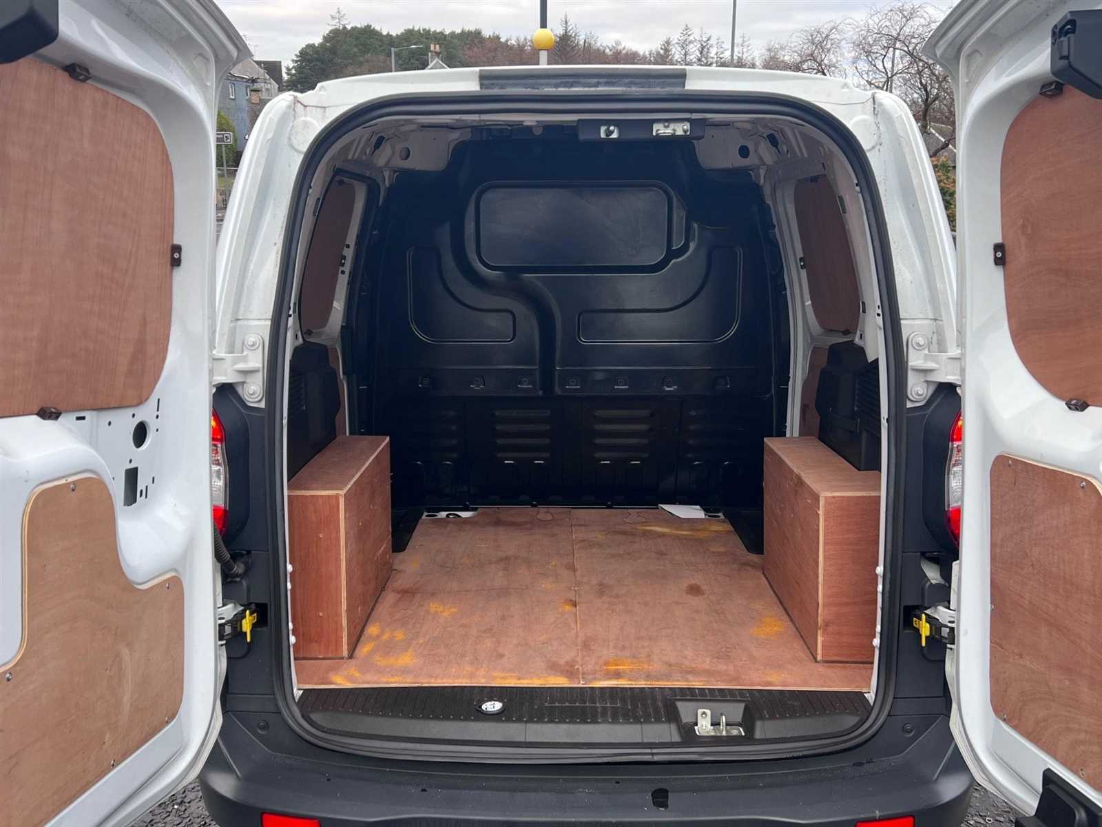 ford transit courier k&auml;ytt&ouml;ohje